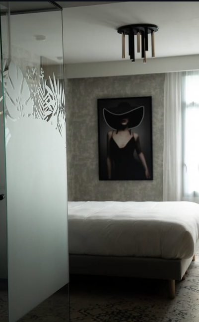 chambre d'hotel noir et blanc